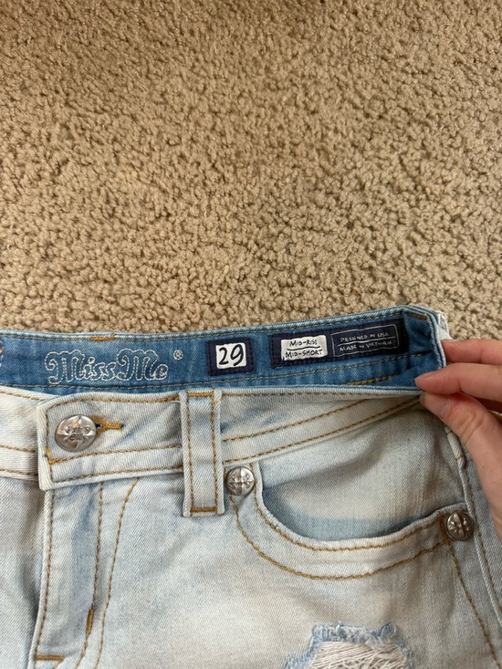 Miss Me Light and Wash Distressed Denim Shorts - Mid rise mid short - Size 29/32 - Picture 5 of 9